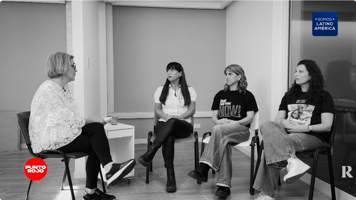 Familiares de Shiri Bibas, Matías Bursten, Ronit Rudman y Roland Sultan, asesinados el 7-O